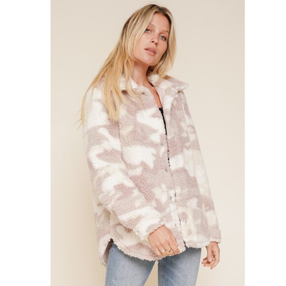NEW Boutique Mauve Camo Teddy Jacket Cozy Sherpa Fleece Weekend Furry Soft Warm - Picture 3 of 7